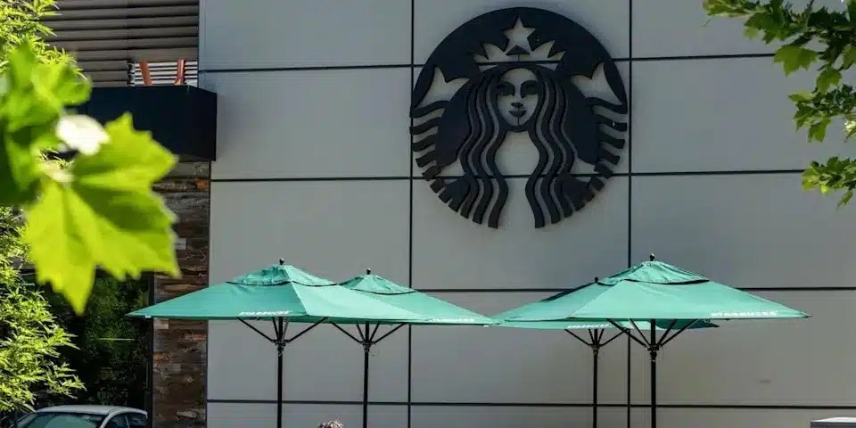 Starbucks üst yönetiminde değişiklik hisse fiyatlarını etkilemedi 2 Borsatek