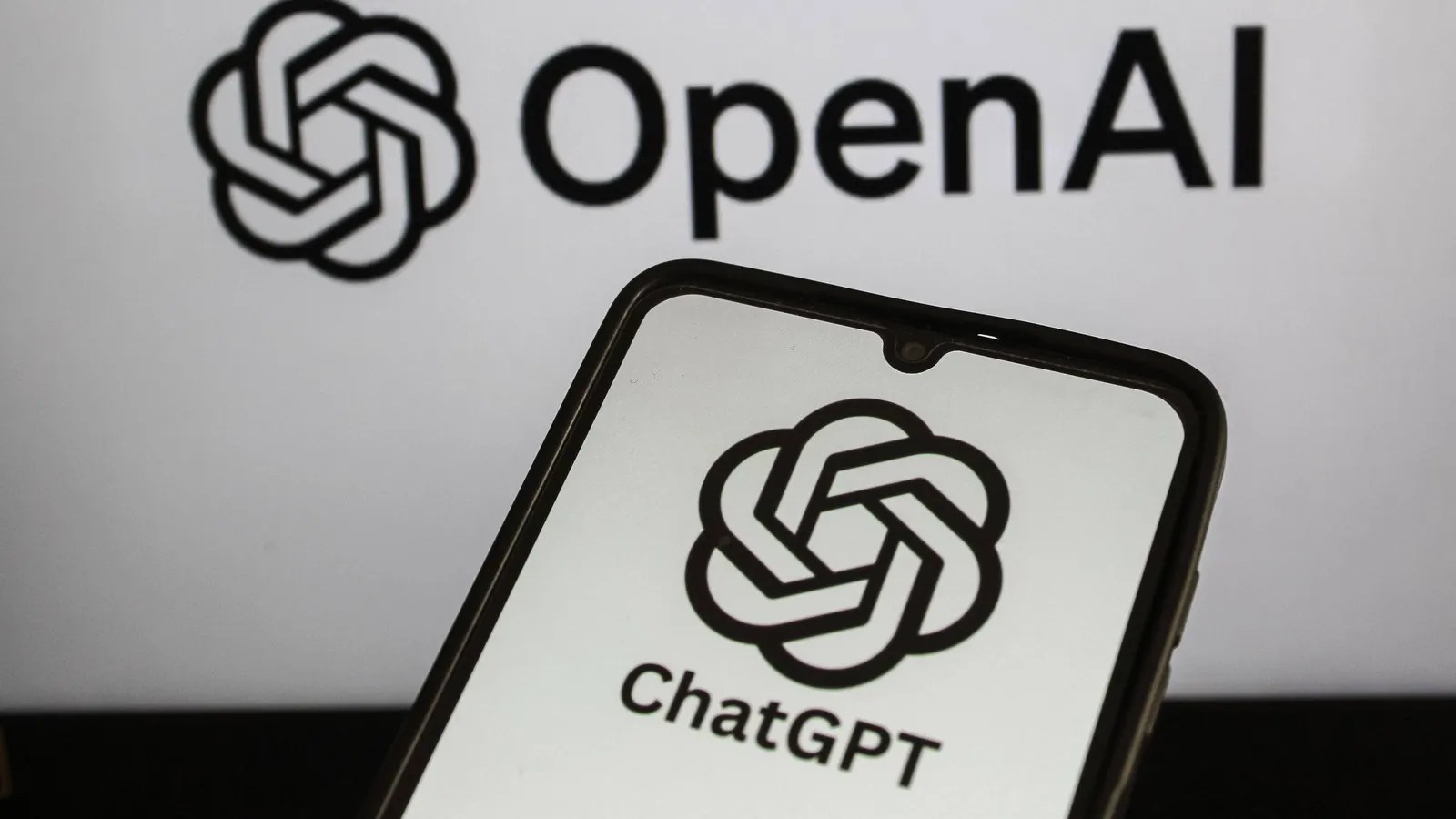 ChatGPT mobil uygulamasının indirme sayısı ve günlük kullanımında yavaşlama görülüyor 1 chatgpt