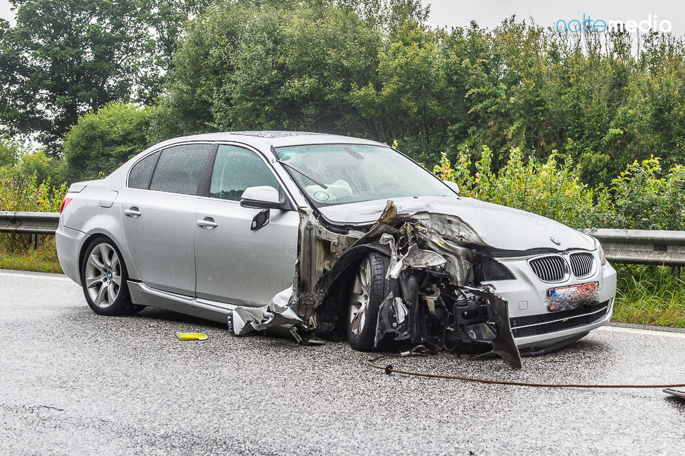 Harrislee Auto fährt in Lkw kilometerlanger Stau auf der A7 BOSInside