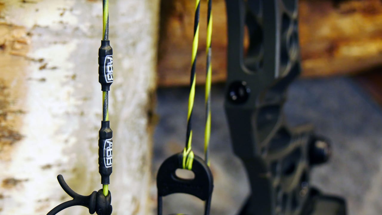 Bowstring Maintenance Through the Season [Video]