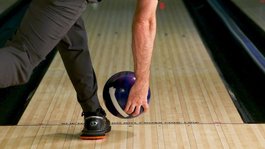 What is Hook Bowling and How to Make it Curl? Bowling Knowledge