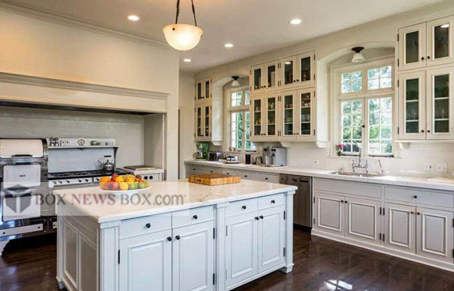 Angelina Jolie moves into new 25 million family home in Los Angeles