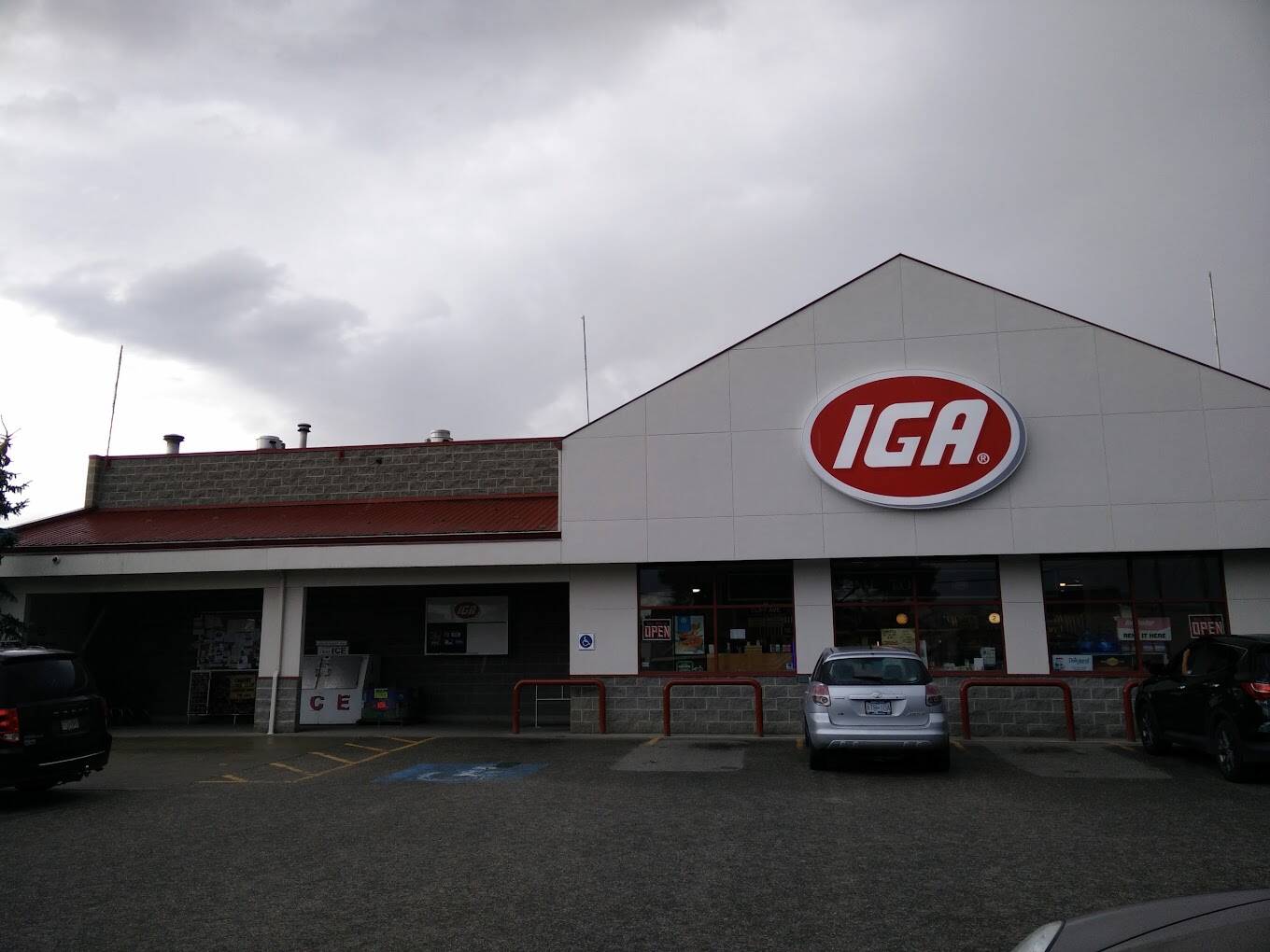 VIDEO Enderby grocery store reopens following flooding Vernon