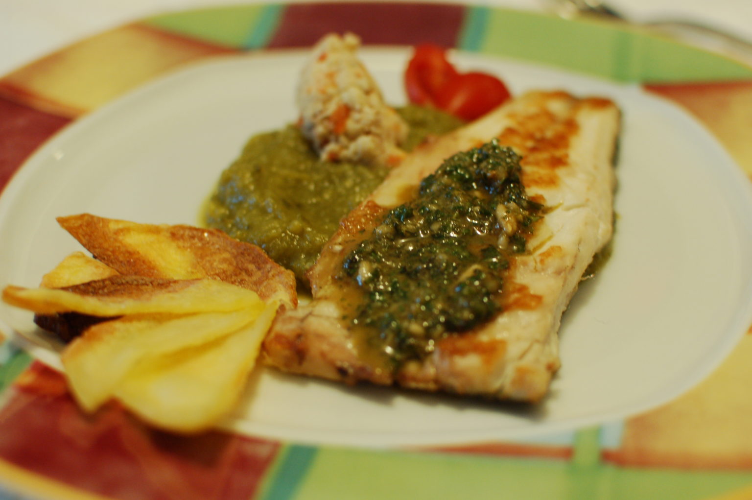 FILETTI DI BRANZINO ALLA GRIGLIA CON PESTO E POMODORINI