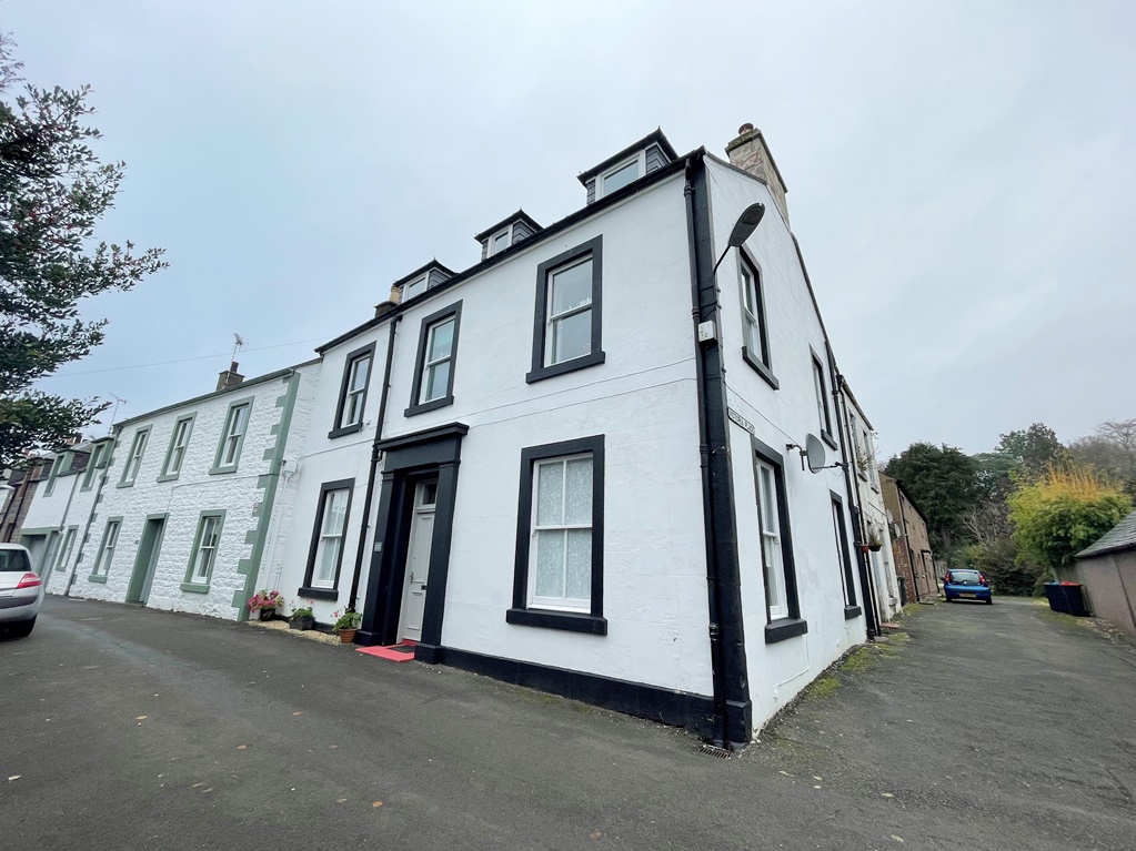 Lower Flat, Victoria House, Eastgate, Moffat, DG10 9AA Braidwoods