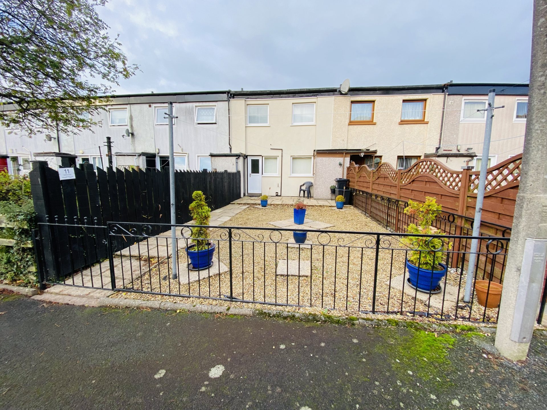 11 Fairford Court, Dumfries, DG2 9QU Braidwoods Solicitors & Estate Agents