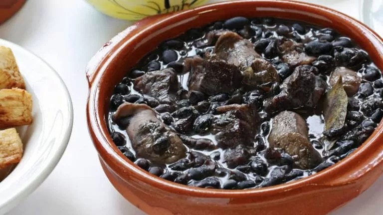 Feijoada Para 30 Pessoas [Receita + Como Calcular Ingredientes]