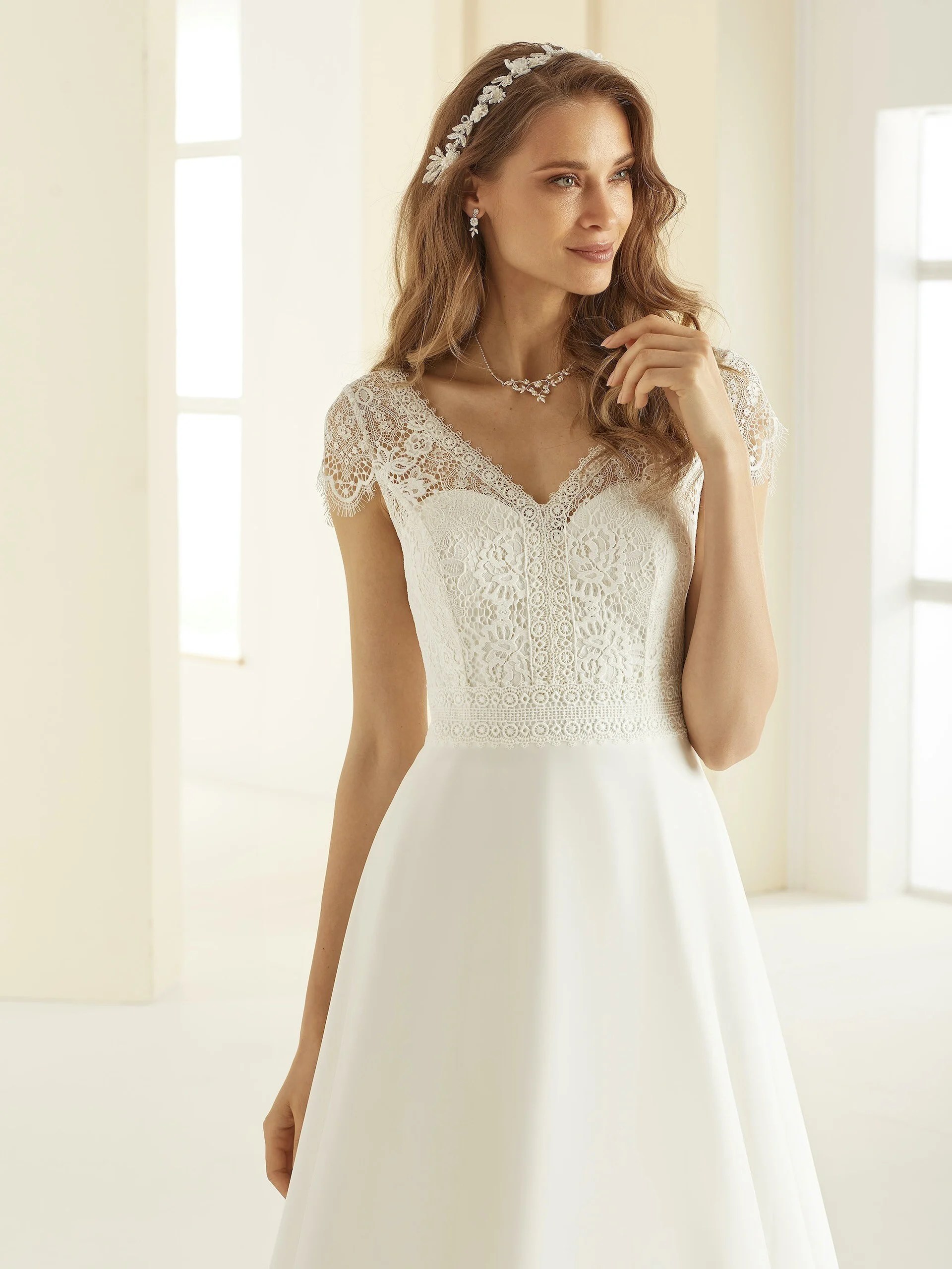Brautkleid in ALinie mit IllusionVAusschnitt von Bianco Evento