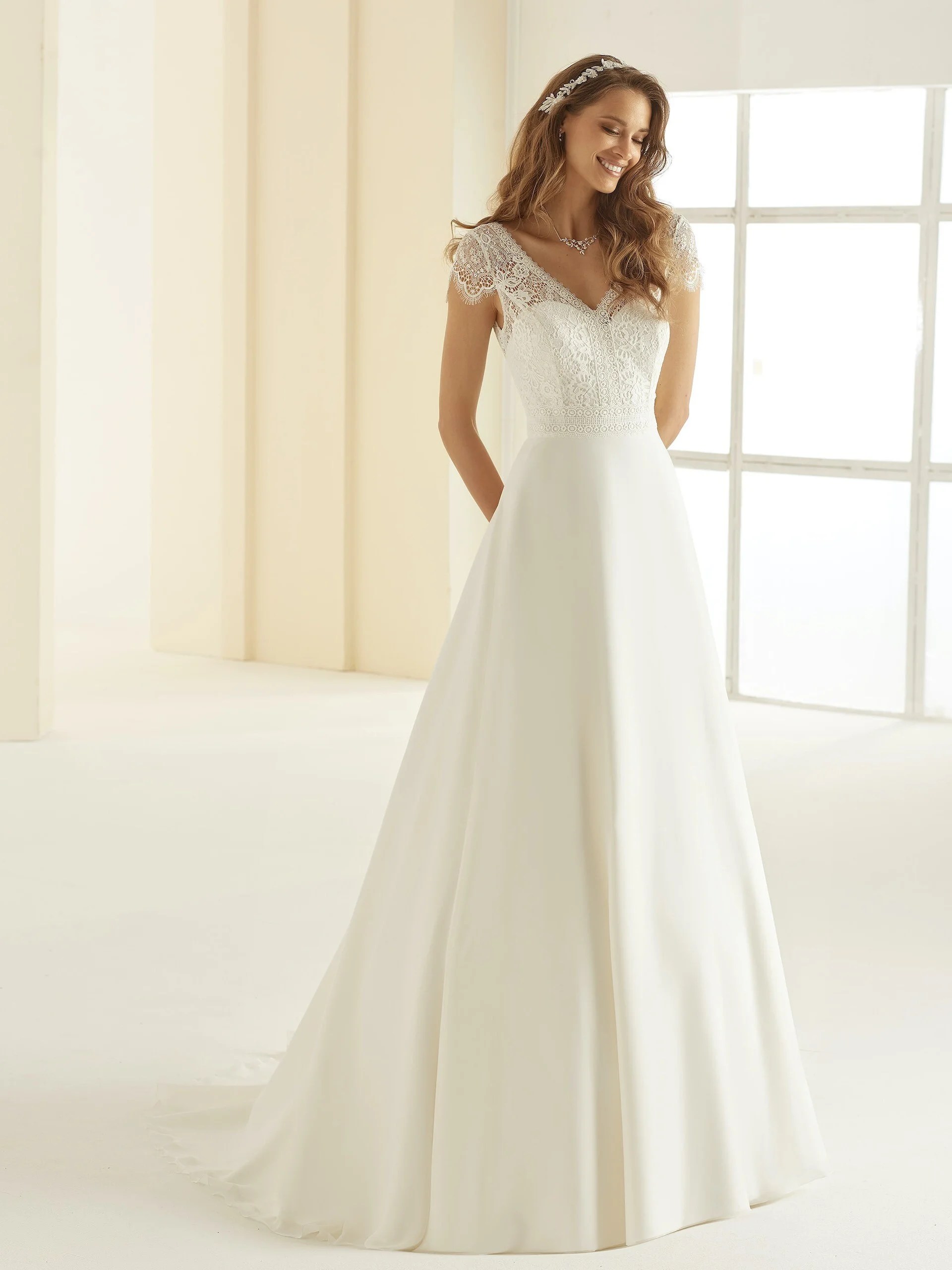 Brautkleid in ALinie mit IllusionVAusschnitt von Bianco Evento