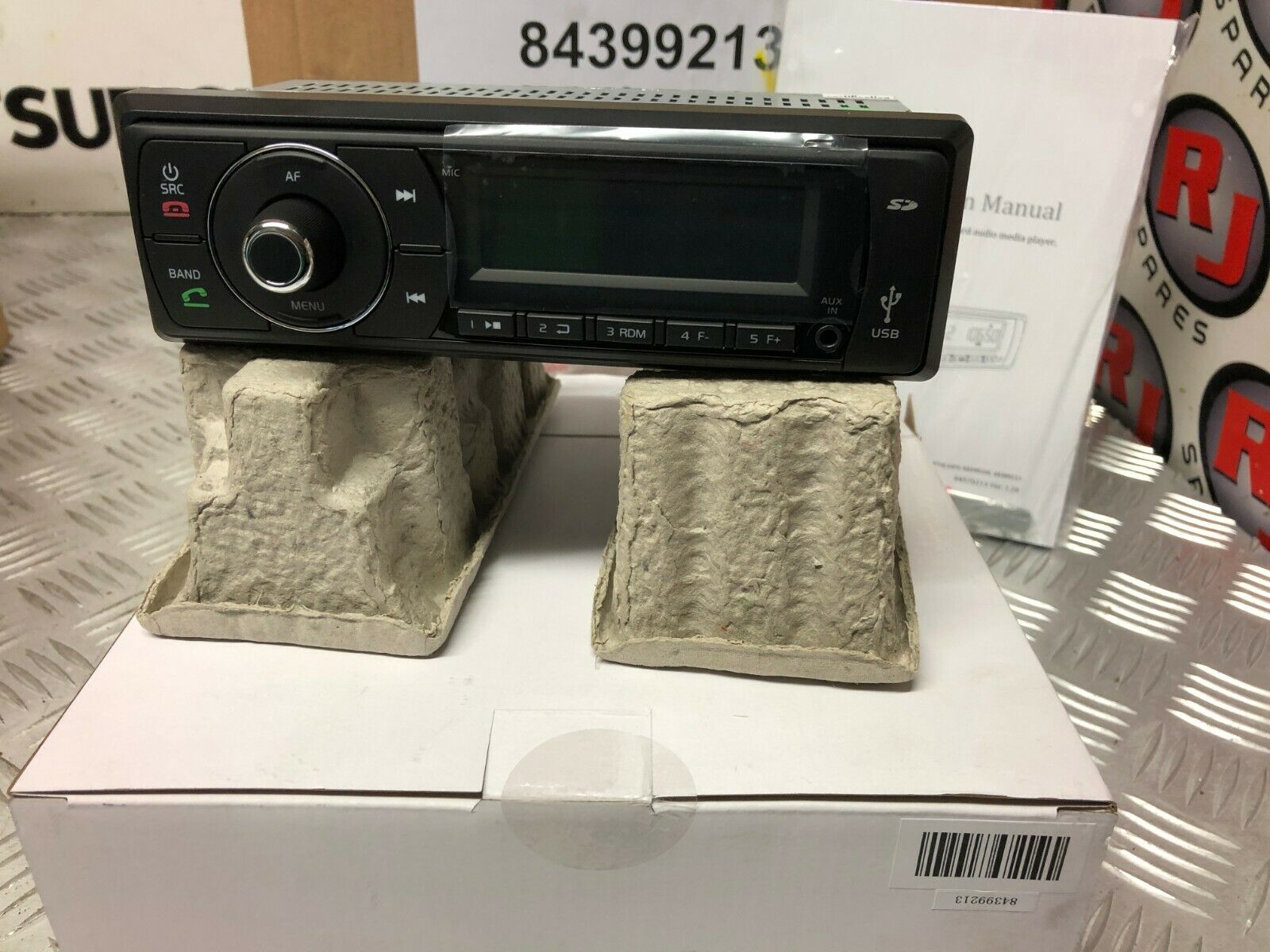 HOLLAND TRACTOR RADIO BLUETOOTH SD USB AUX AM FM WB 84399213