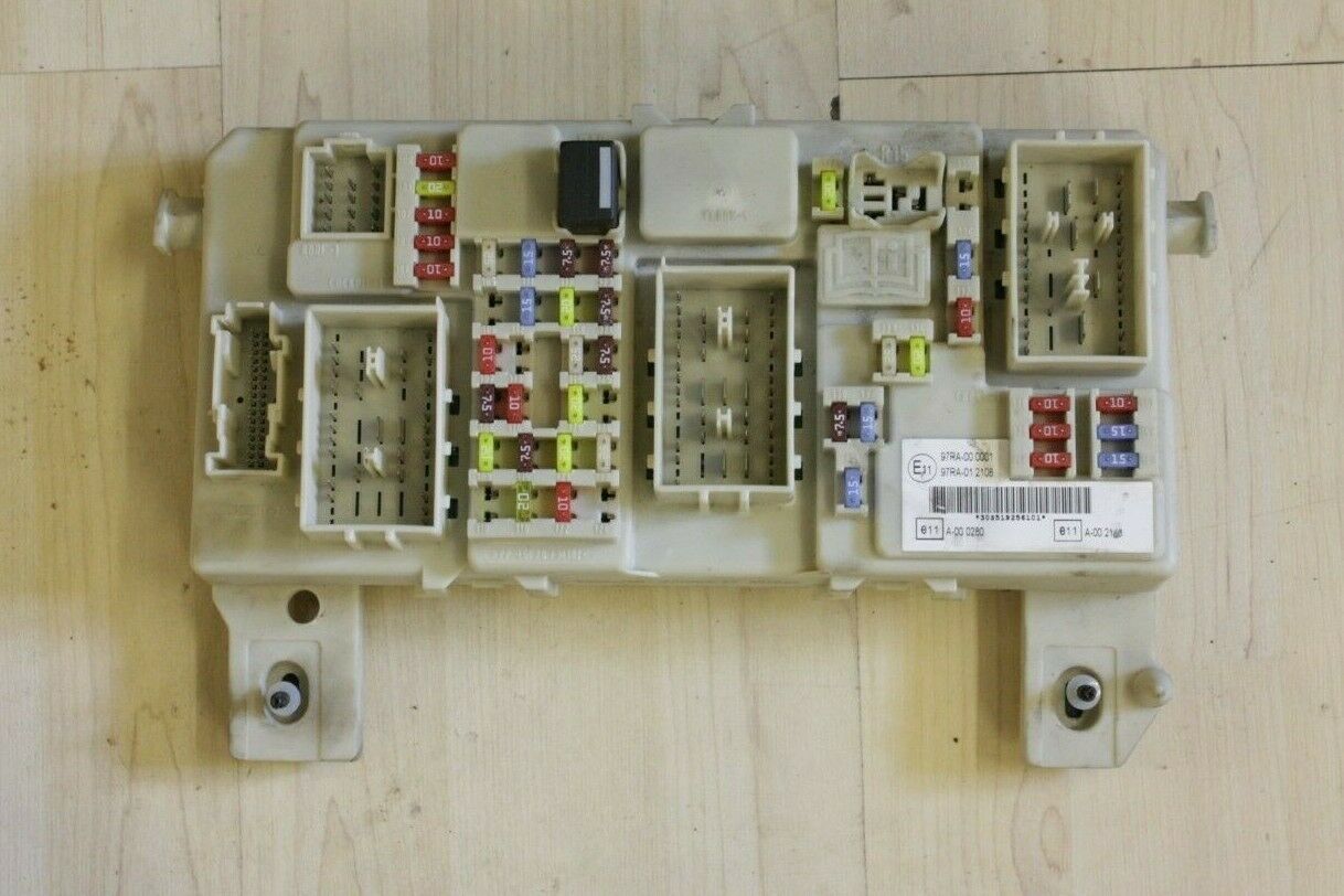 FORD FOCUS CMAX KUGA BODY CONTROL MODULE FUSE BOX BCM