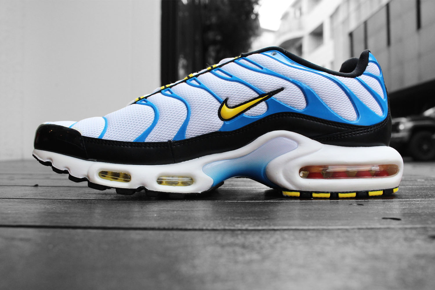 NIKE AIR MAX PLUS FOOT LOCKER EXCLUSIVE BREAKS GENERAL STORE