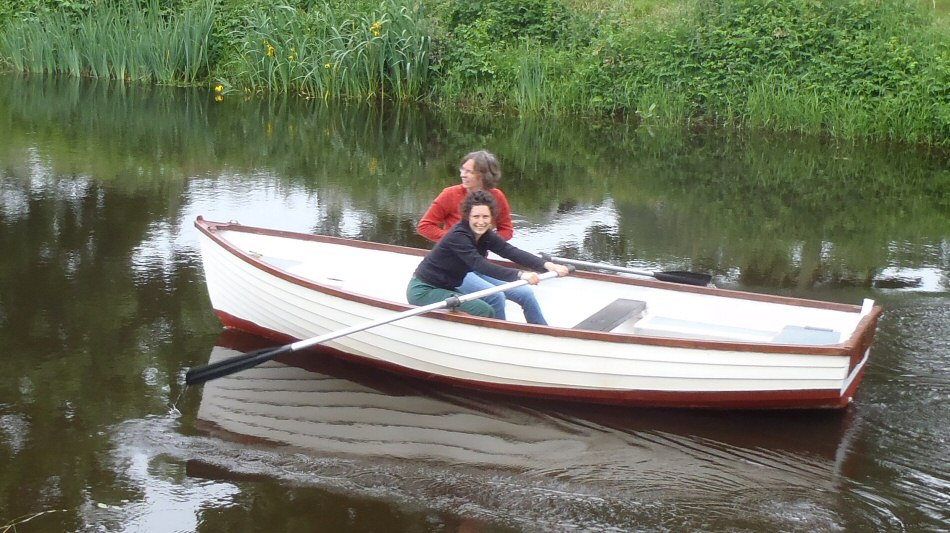 A rowing boat for your cycling holiday in France?