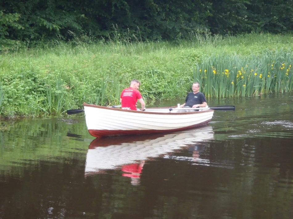 A rowing boat for your cycling holiday in France?