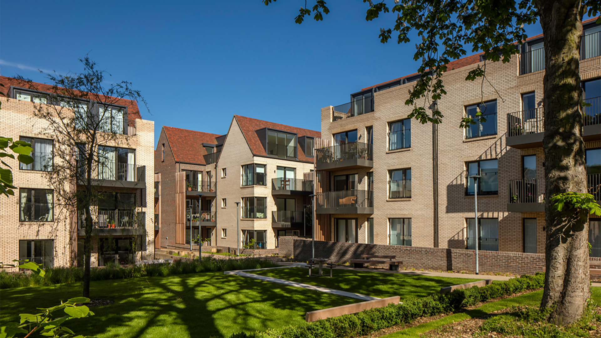 Woodside Square, Muswell Hill, London BDA