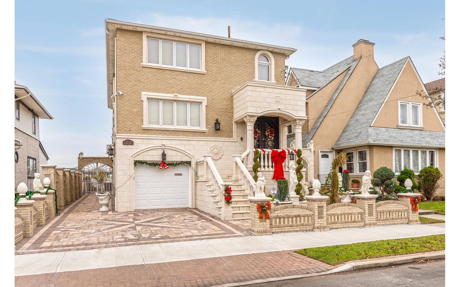 This Queens minimansion comes with a private dock