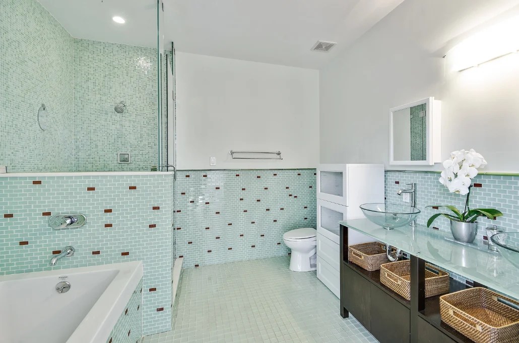 Five homes with mosaic tile bathrooms that pack a visual punch