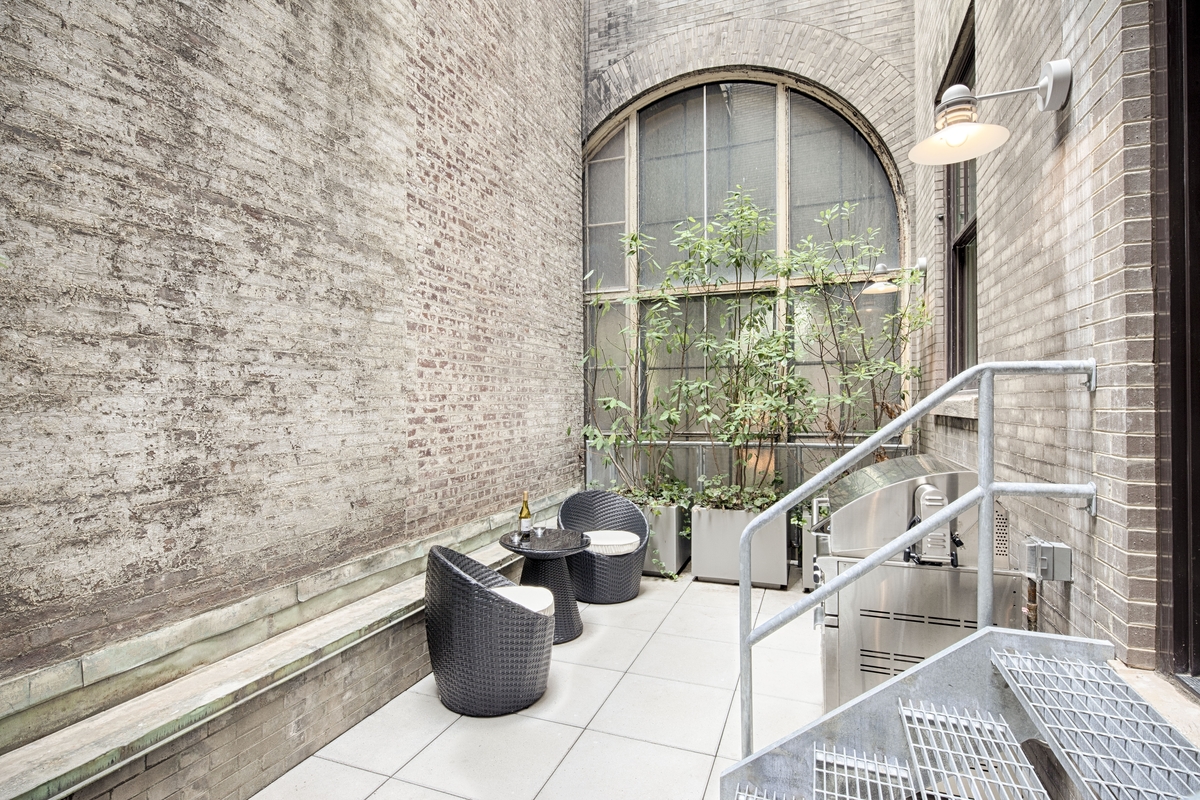 Move into a historic Brooklyn Heights bank building—without sacrificing