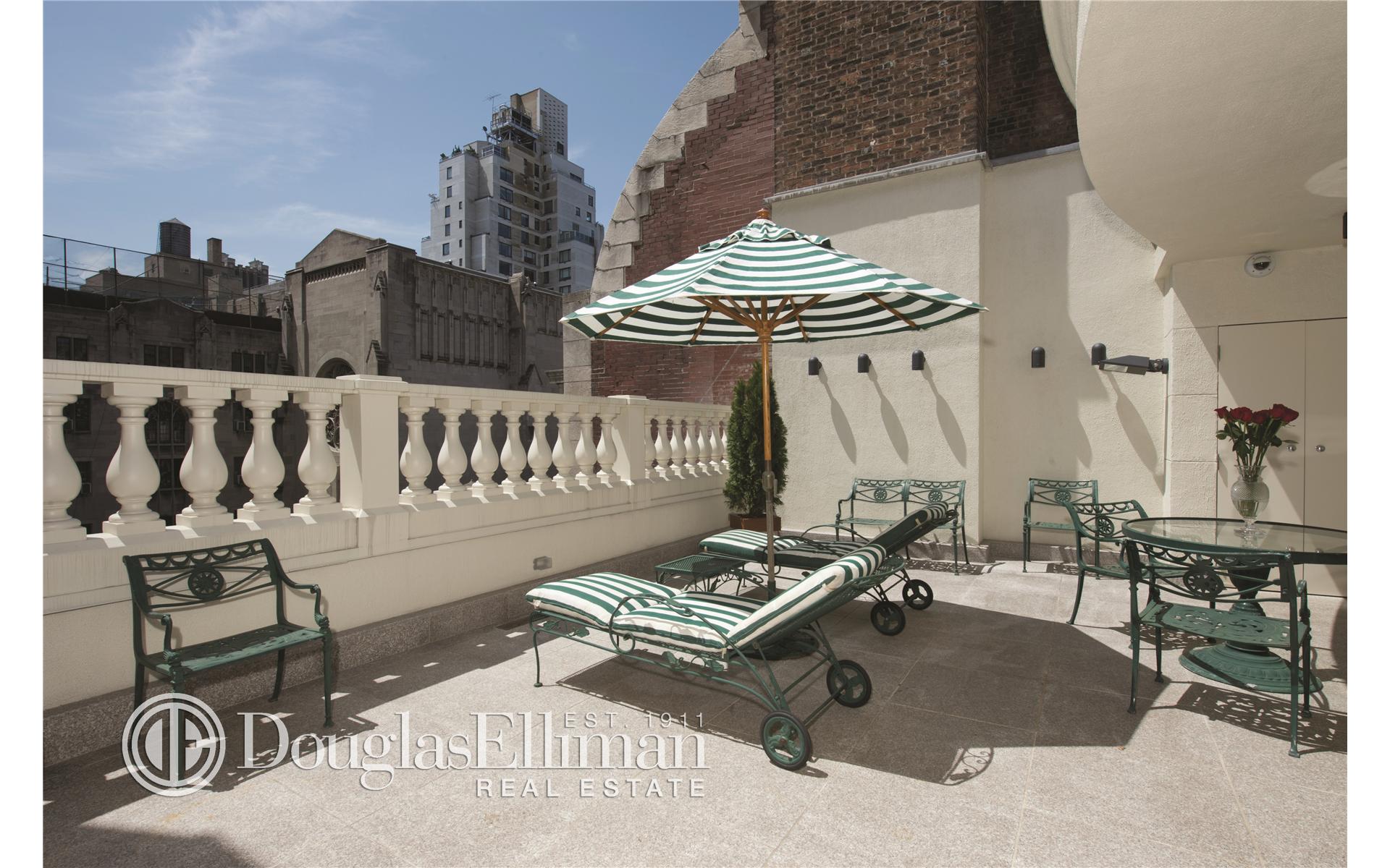 A mogulready Carnegie Hill townhouse that truly is a mix of old and new