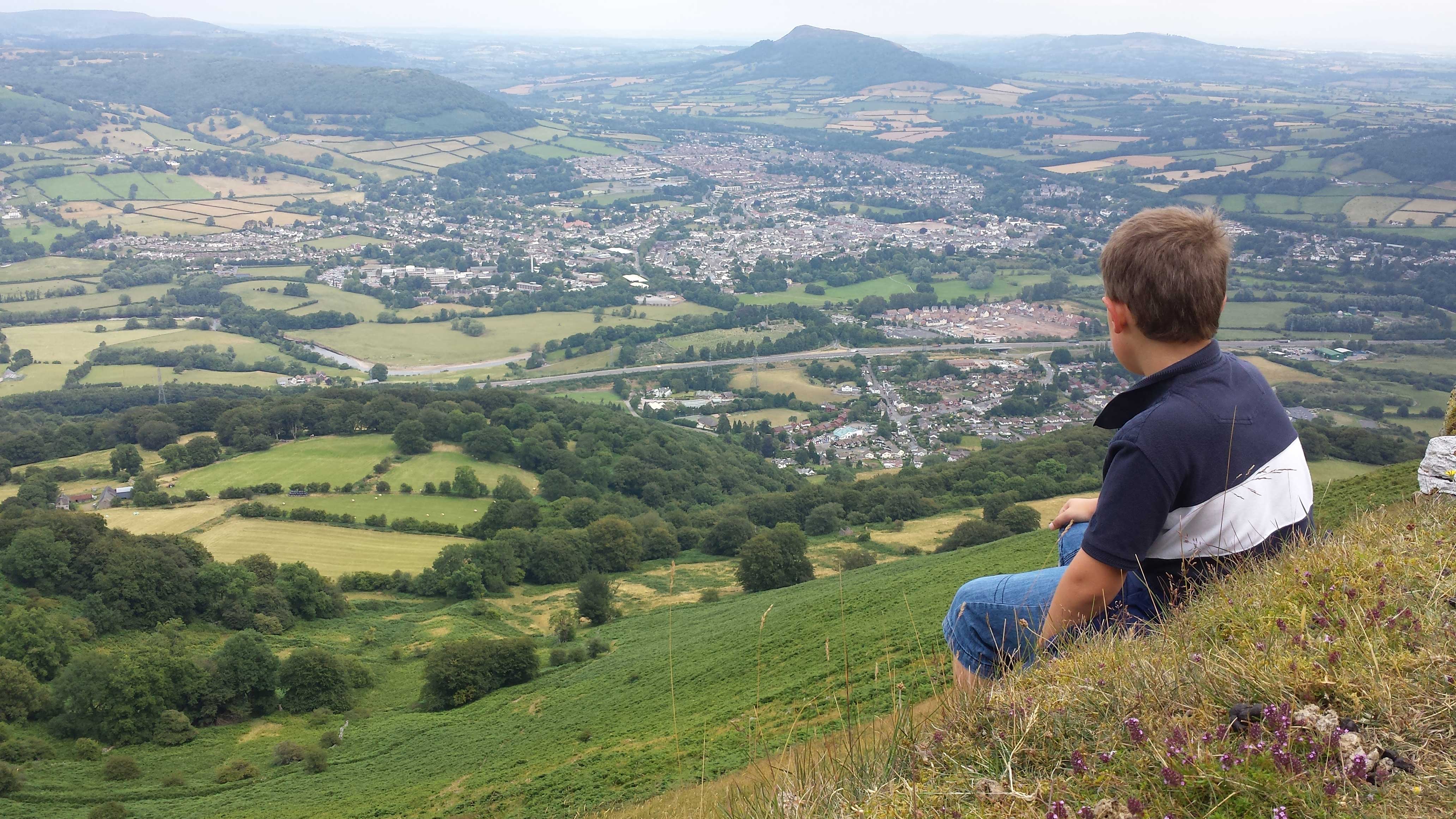 Walking in the Abergavenny area The Bridge Inn Llanfoist, Abergavenny NP7 9LH