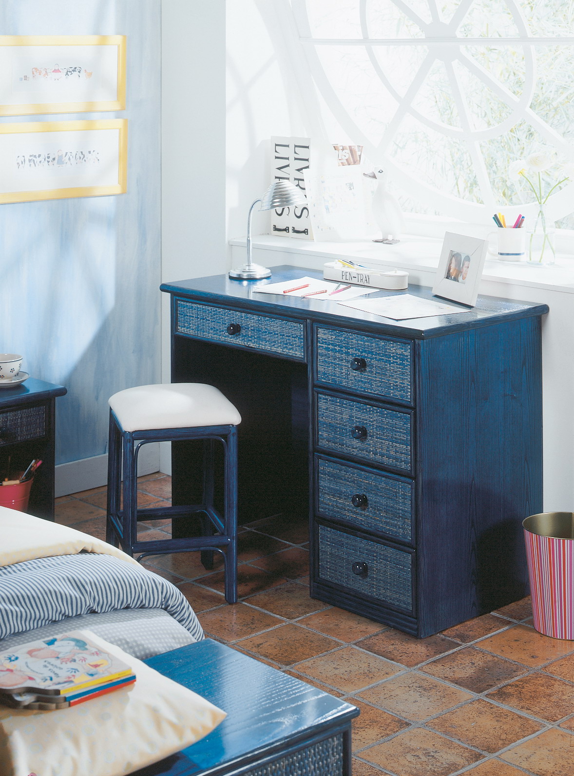 Bureau bleu en rotin Brin d'Ouest Bureau bleu en rotin Brin d'Ouest