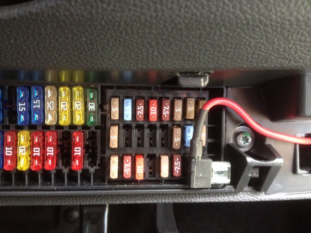 Piggybacking from the Fabia vRS fusebox Skoda Fabia Mk
