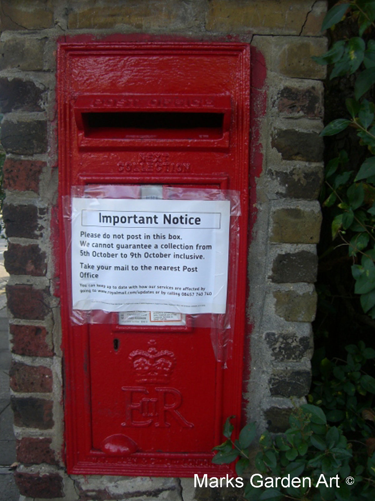 イギリスの郵便ポスト (English Post Box) Blog マークス ガーデン アート by ブリティッシュ クリエイティブ デザイン