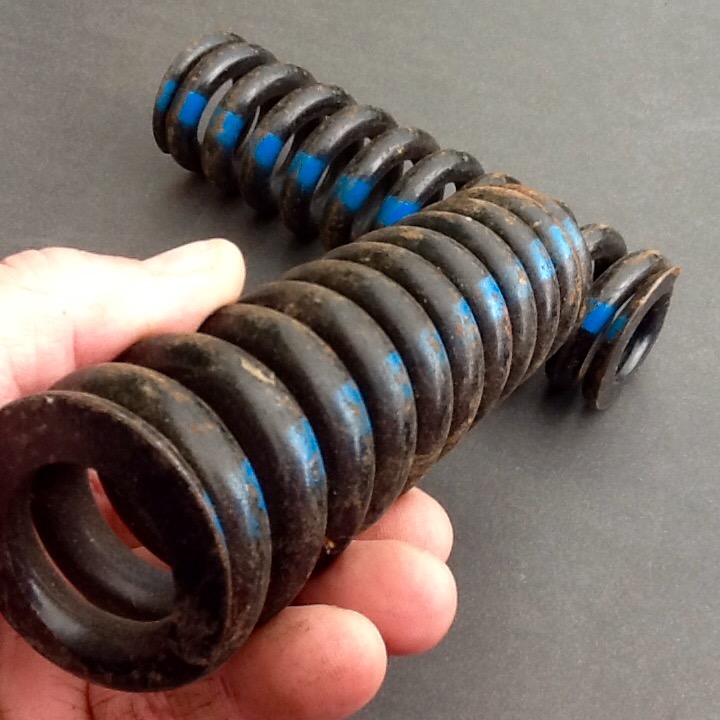 Heavy Duty Compression Springs 170mm Long X 48mm Diameter