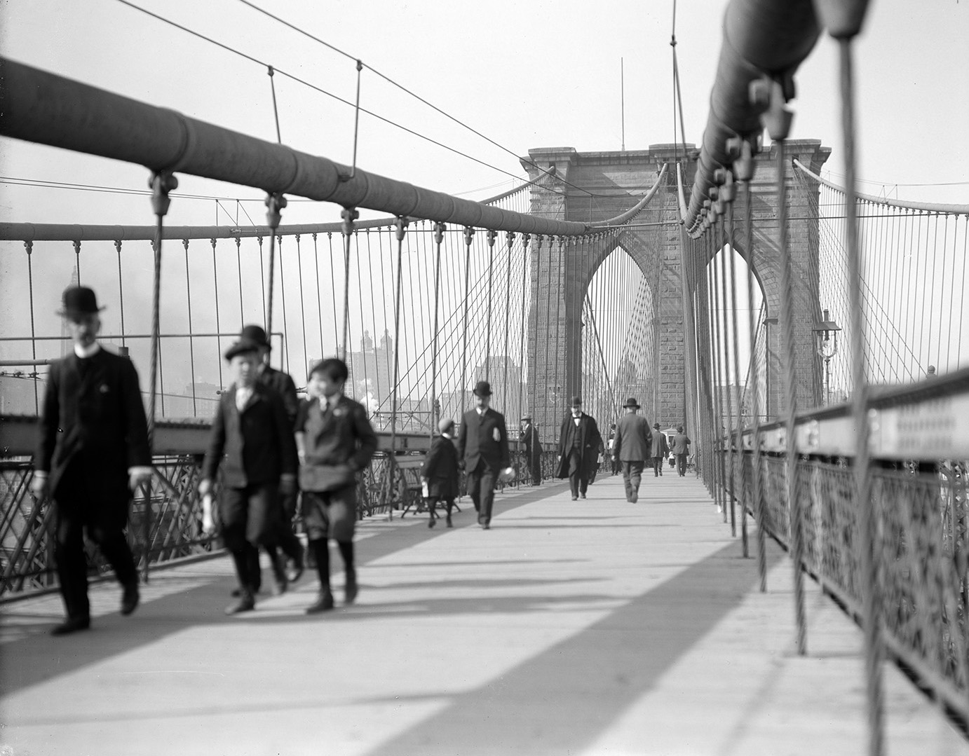 New exhibit displays rare images of Brooklyn Bridge construction