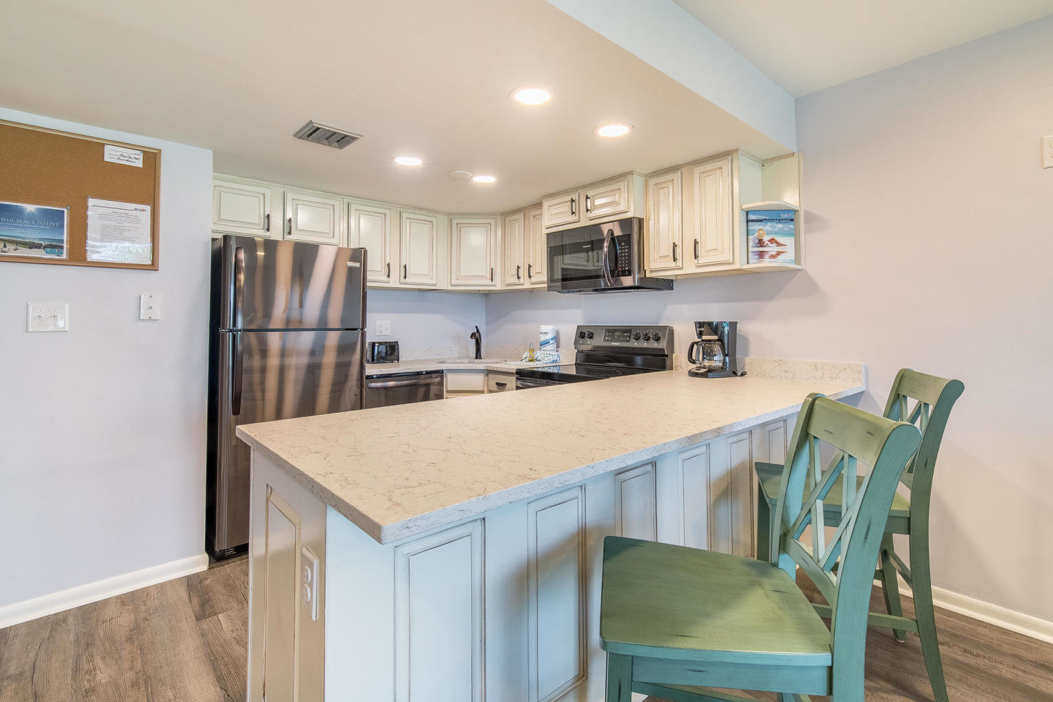 Destin Beachfront Investment Condo Ready to Rent!