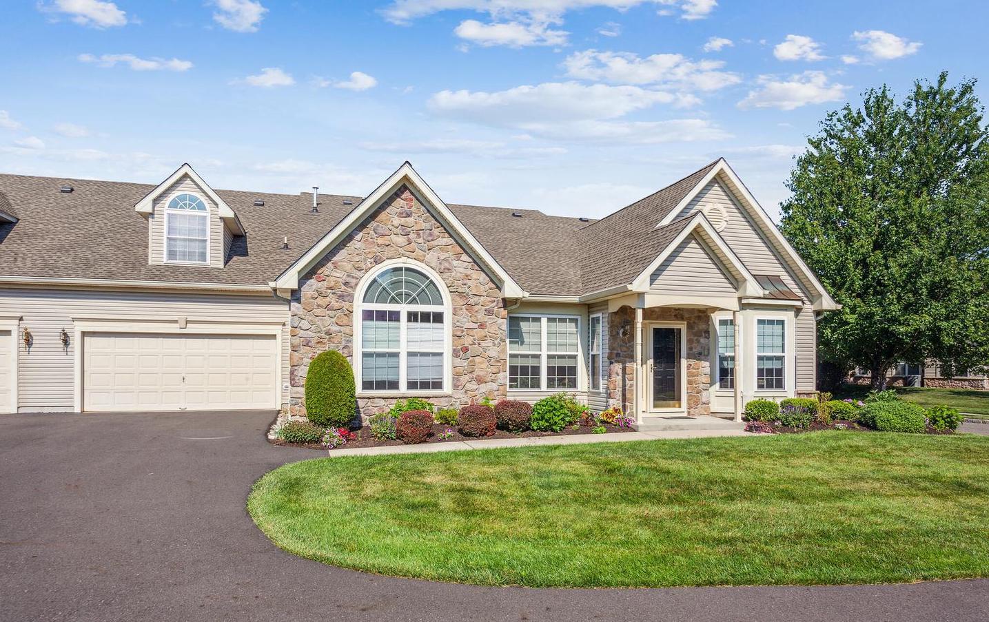 The Villas at Five Ponds s 55+ Community in Warminster, Pa with Golf