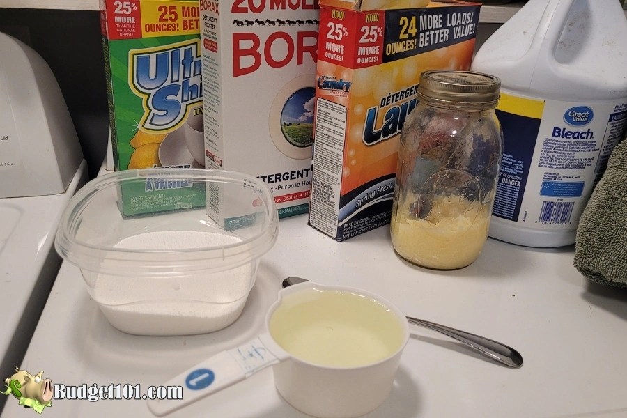 How to Clean and Whiten Yellowed Pillows by