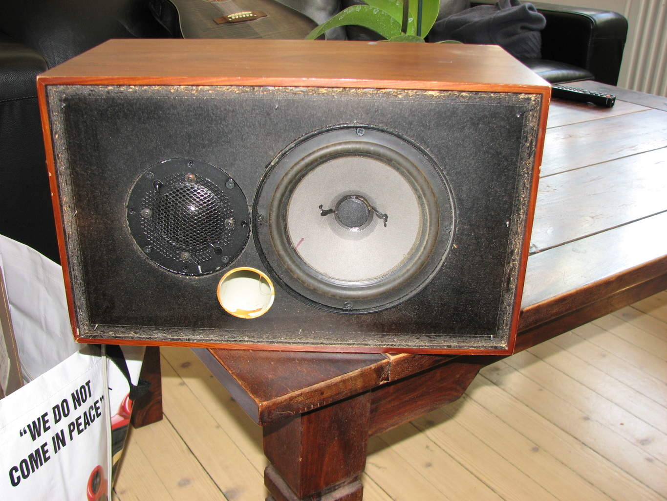 Electronics Project Old Radio Hacked Into an iPhone Dock