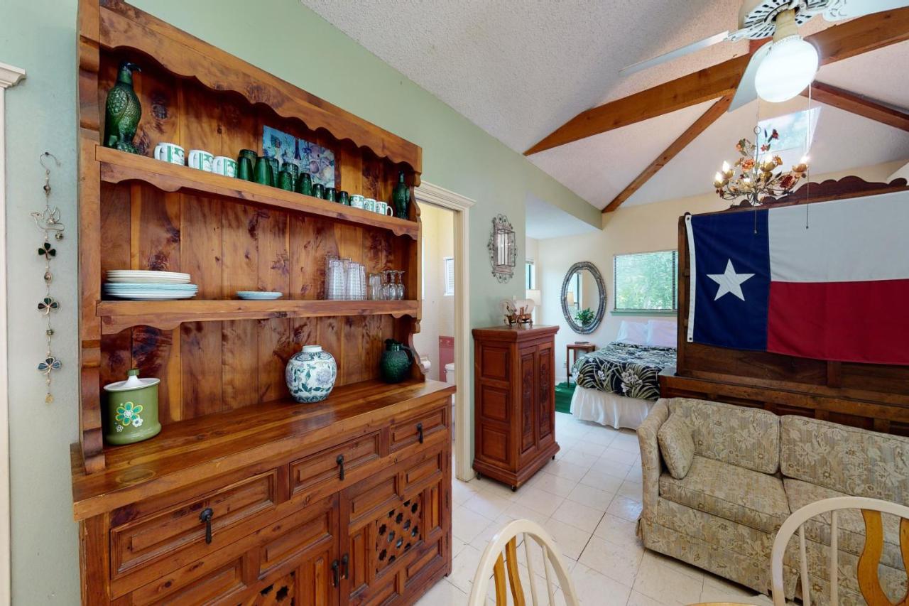 1 Bedroom Long Term Vacation Cottage by Owner Ingram Texas Hill Country