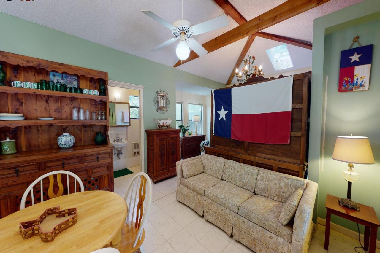 1 Bedroom Long Term Vacation Cottage by Owner Ingram Texas Hill Country