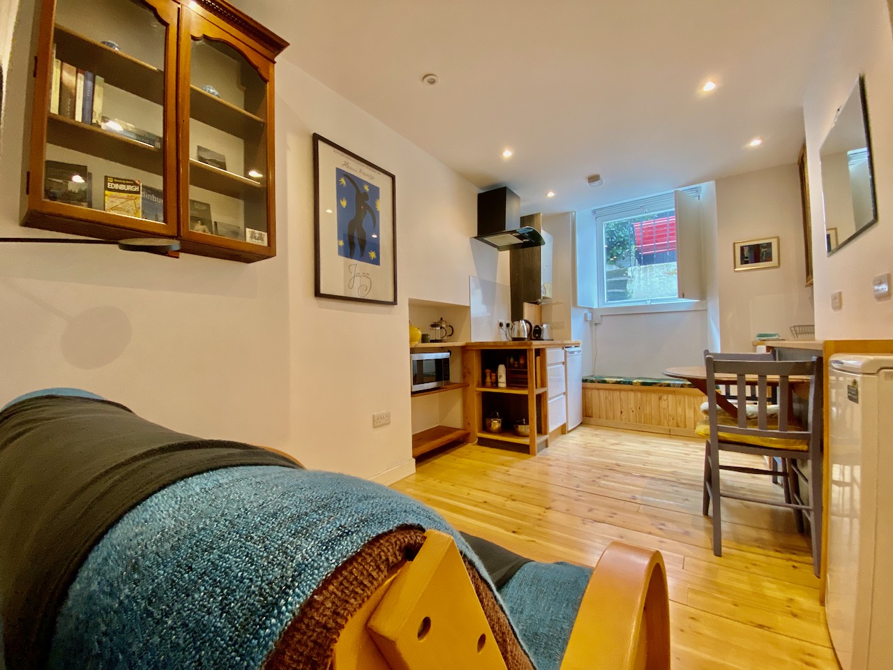 Dundas Street, New Town Students Virtual Viewing Available