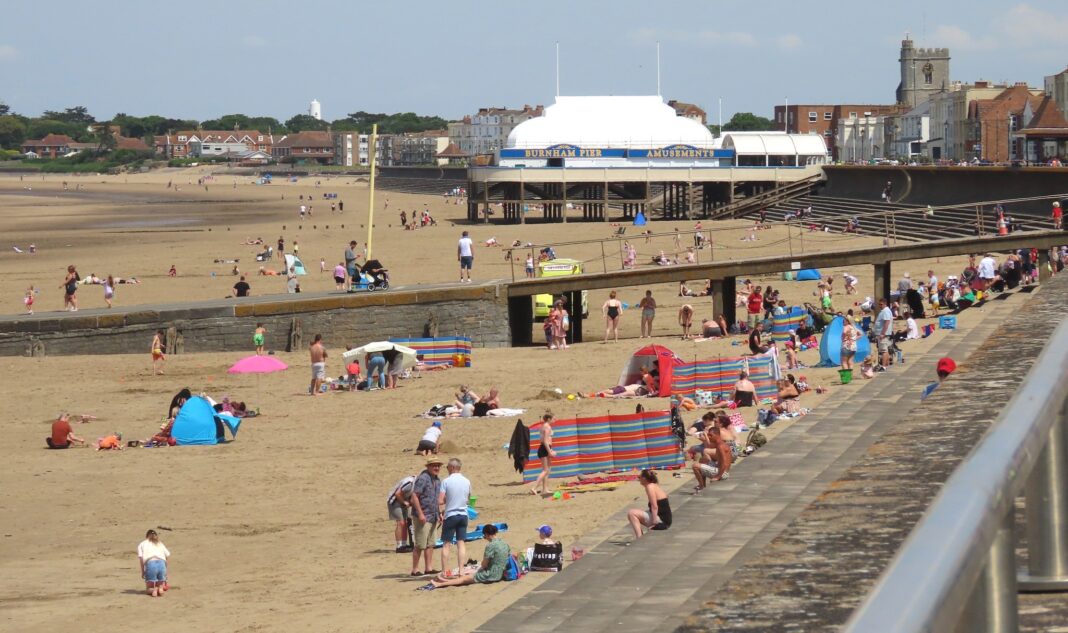 Warm weather boosts trade in BurnhamOnSea