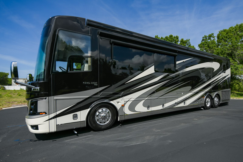 2017 Newmar King Aire 4519Triple Full Wall Slide