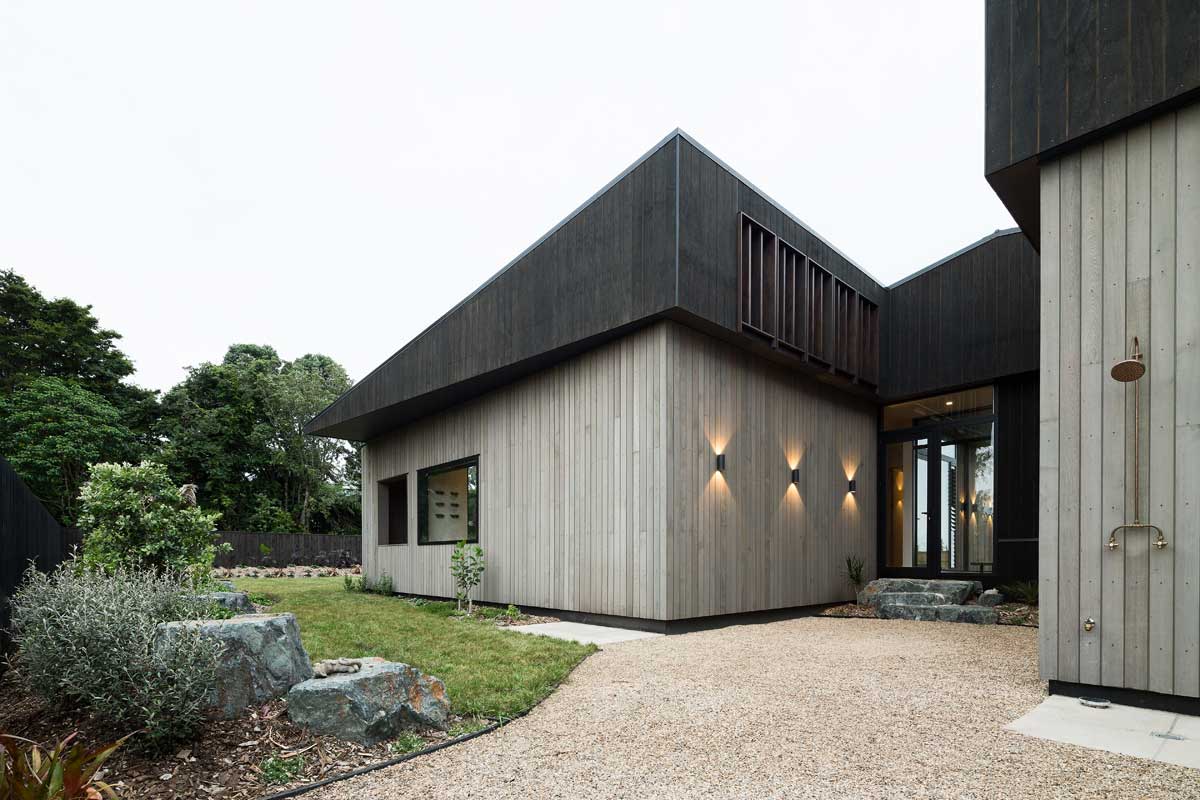 Modern Split Level Home In New Zealand With A Fresh Flowing Layout