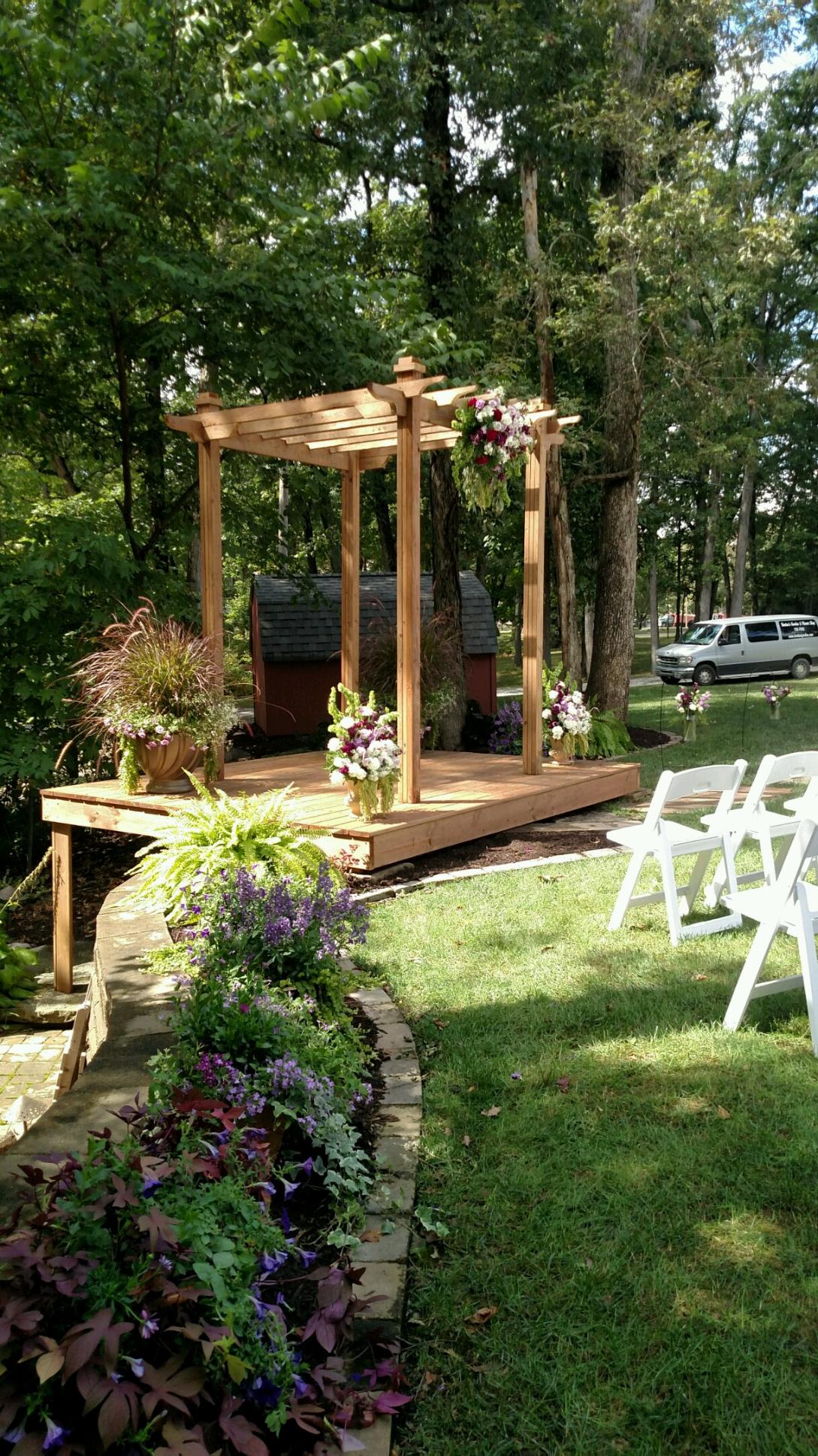 Buxton's Garden Farm & Flower Shop