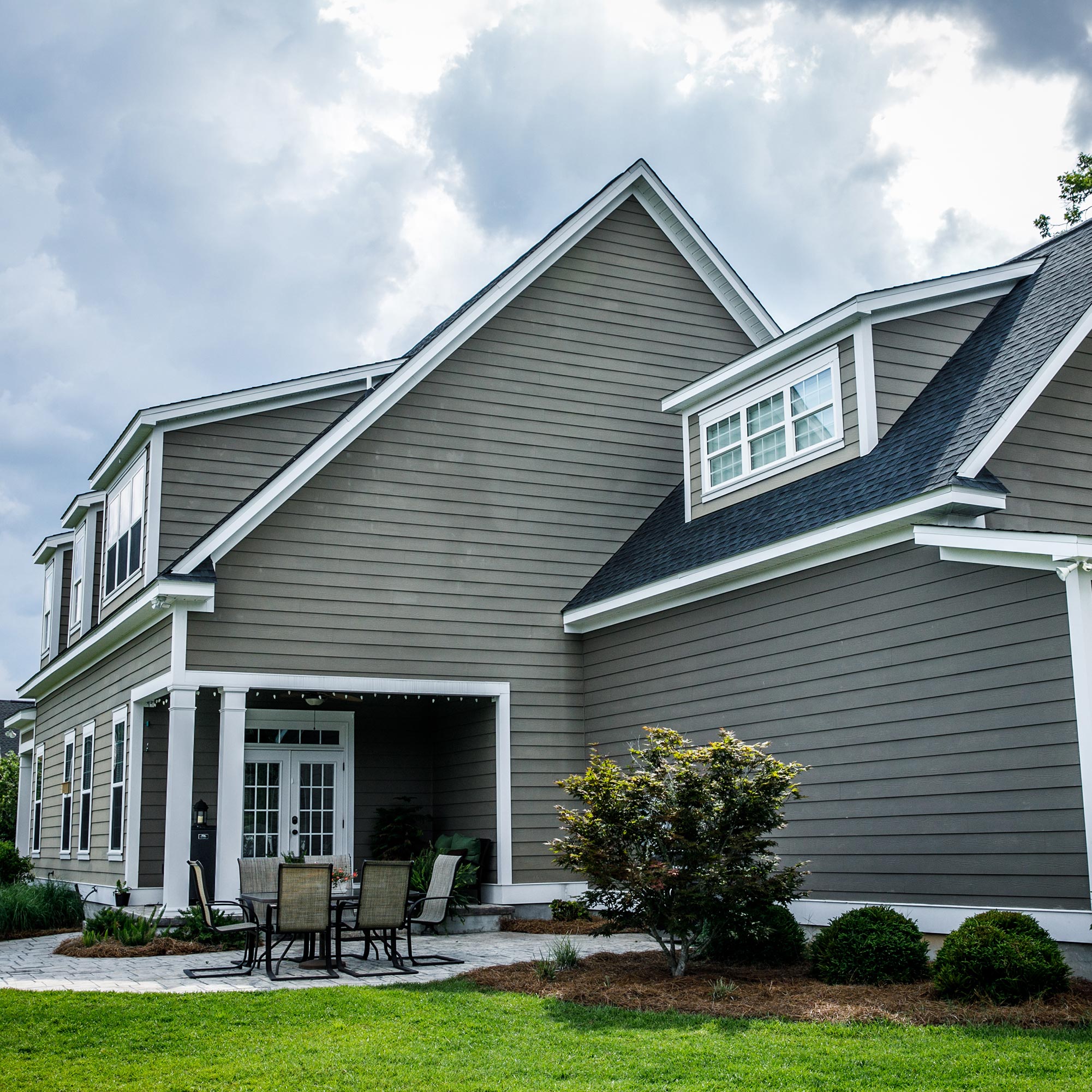 BUZZ Siding Contractors near me in Highland Park & Siding Installation