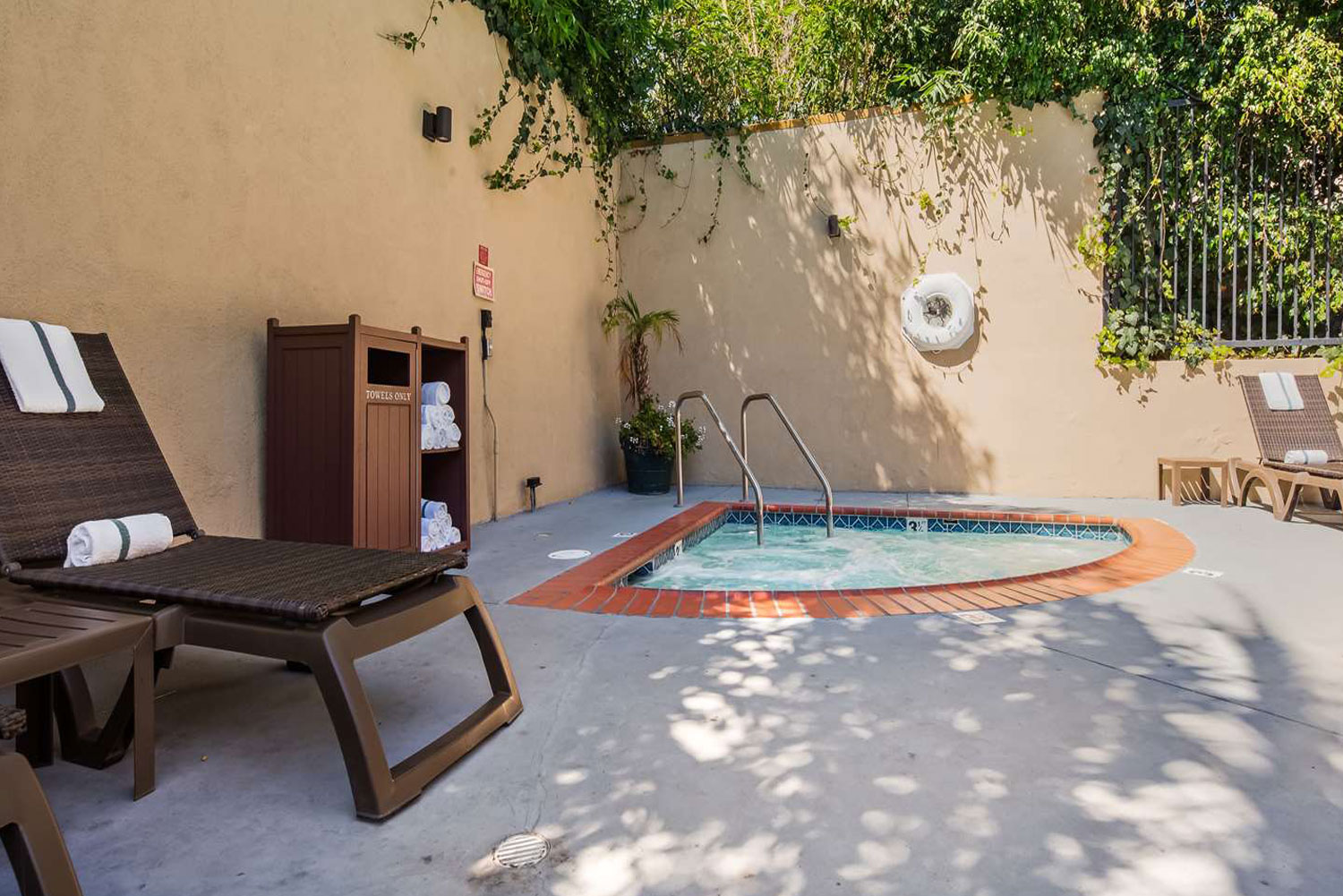 Hotels near Universal Studios Hollywood Hotels near Hollywood Walk of