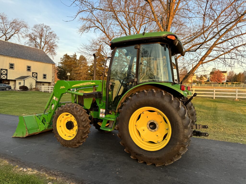 2003 John Deere 5220 Tractor Loader BWS Equip