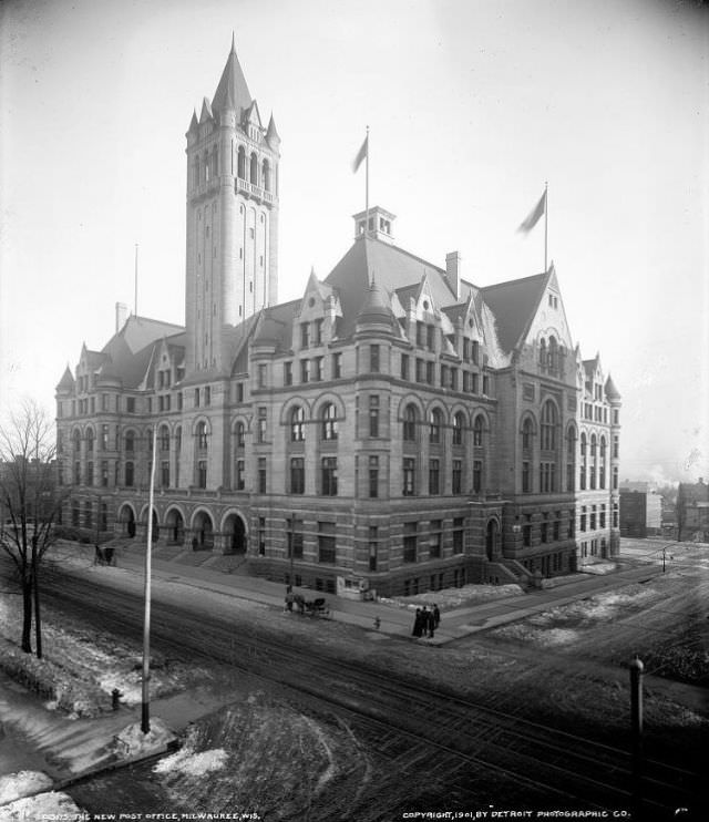The New Post Office, Milwaukee, Wisconsin, 1901 Bygonely