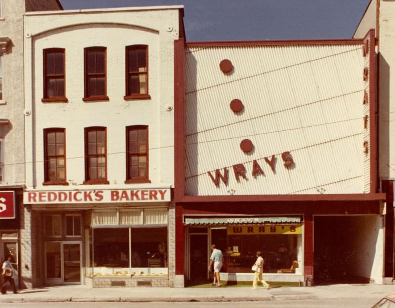 Fascinating Vintage Photos of Downtown Belleville, Ontario in 1975