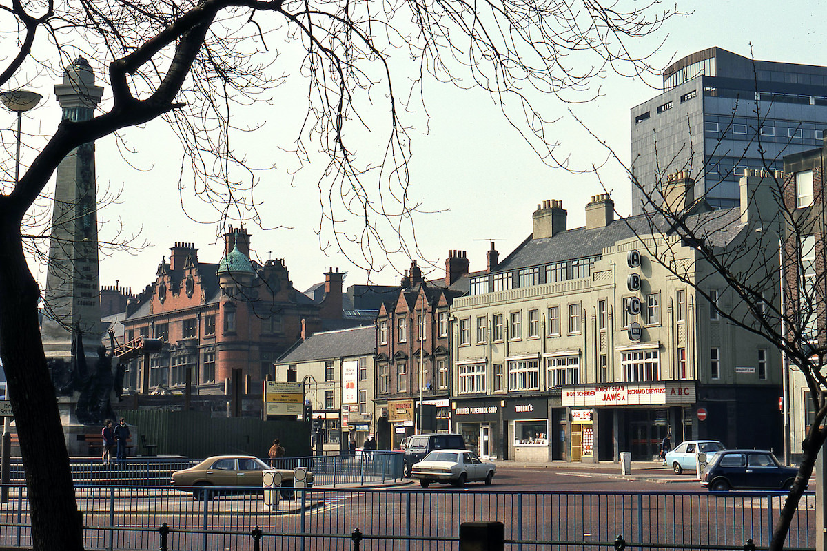 Newcastle upon Tyne in the 1970s Fascinating Photos Capturing Street
