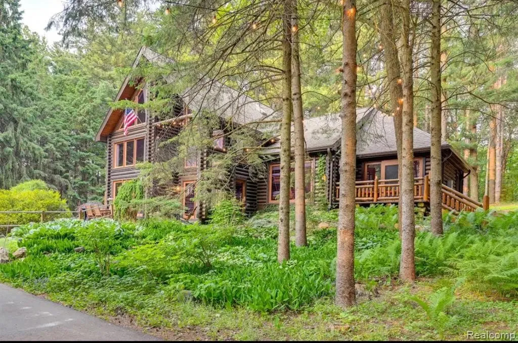 4565 Diehl Rd, Metamora MI Metamora Cabin Homes For Sale