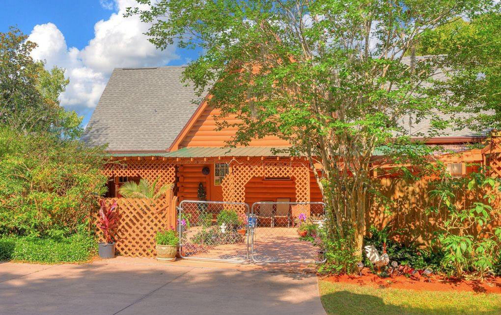 Cabin on the Lake Bed and Breakfast Lake Helen, Florida