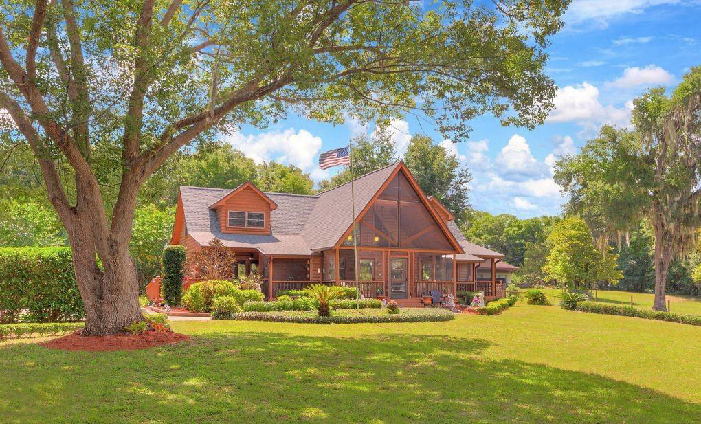 Cabin on the Lake Bed and Breakfast Lake Helen, Florida