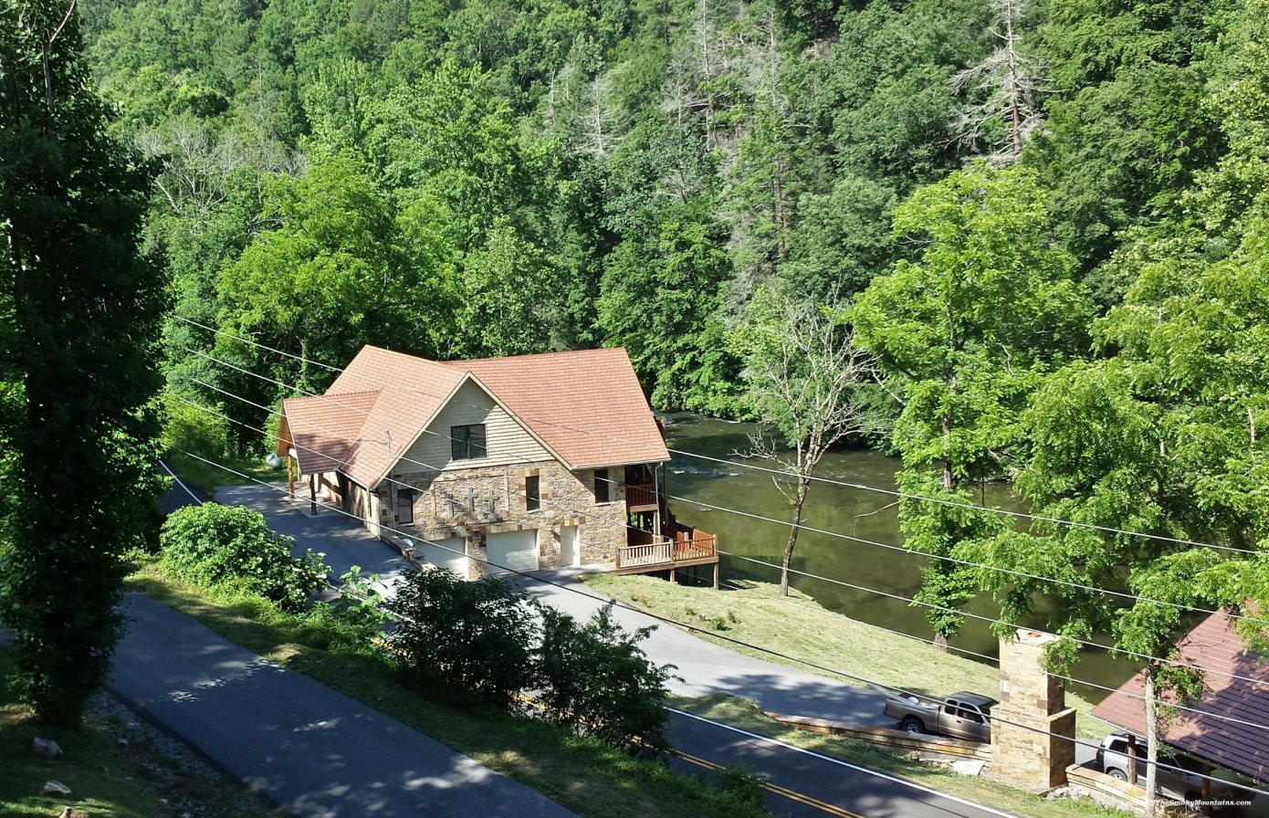 Riverside Lodge Luxury 5Bedroom Cabin on the River